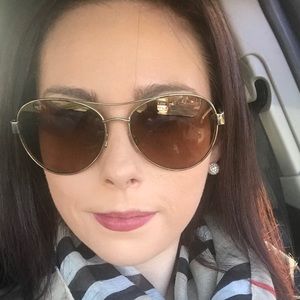 Meet your Posher, Leanne